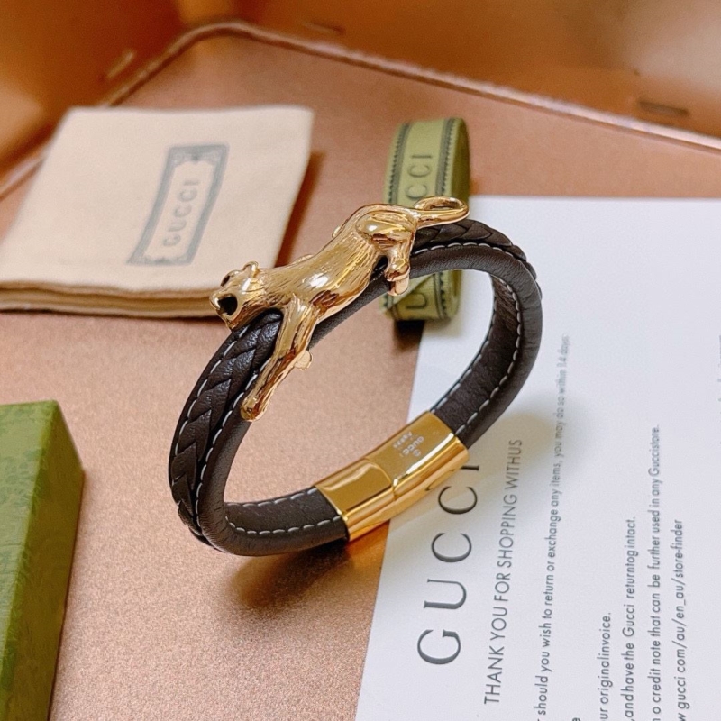 G*u*i bracelets